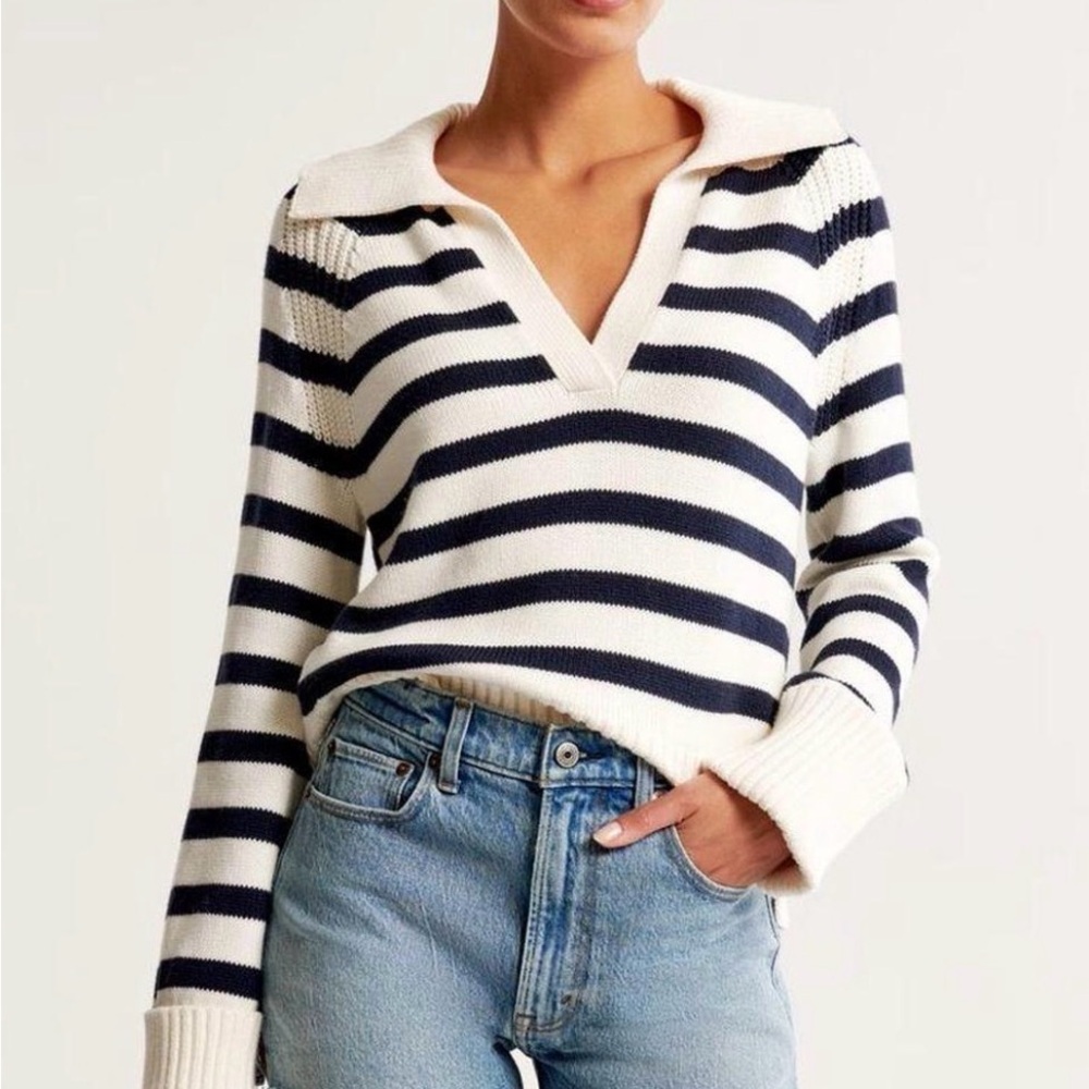 Abercrombie & Fitch Navy and Ivory Striped V-Neck Sweater